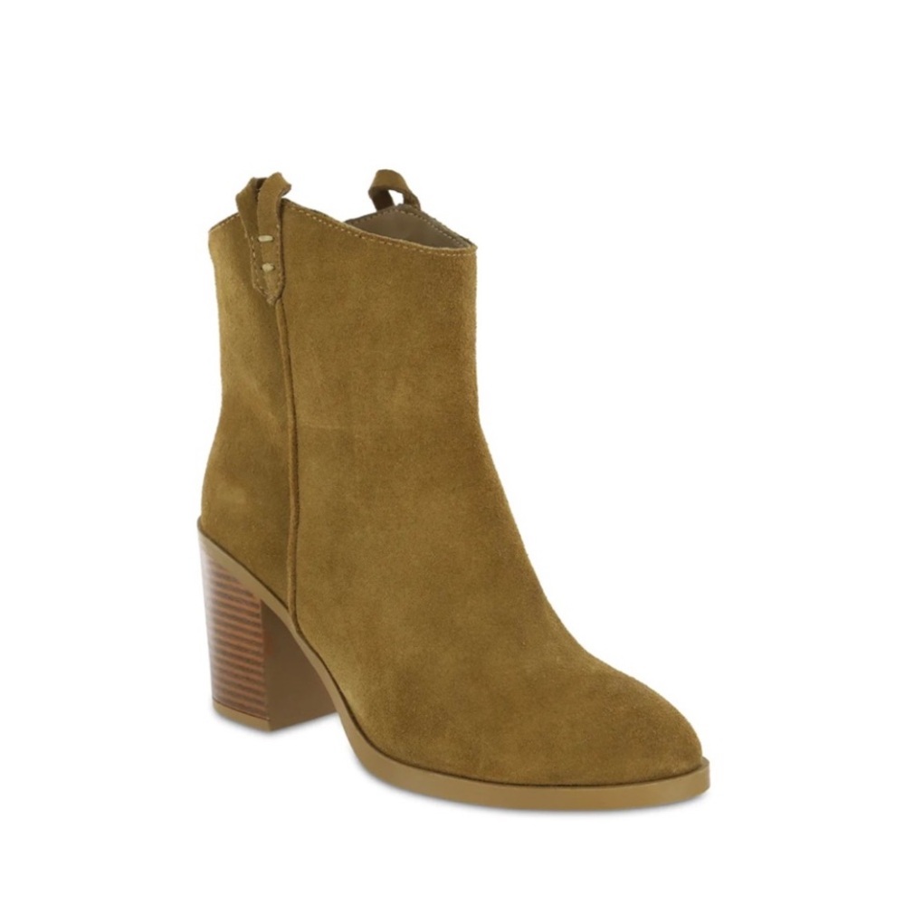 MIA Aedlin boots - tan suede 7.5 NWOT